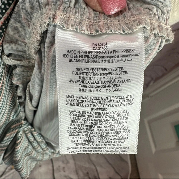 BCBGeneration shorts romper size small - Picture 5 of 8